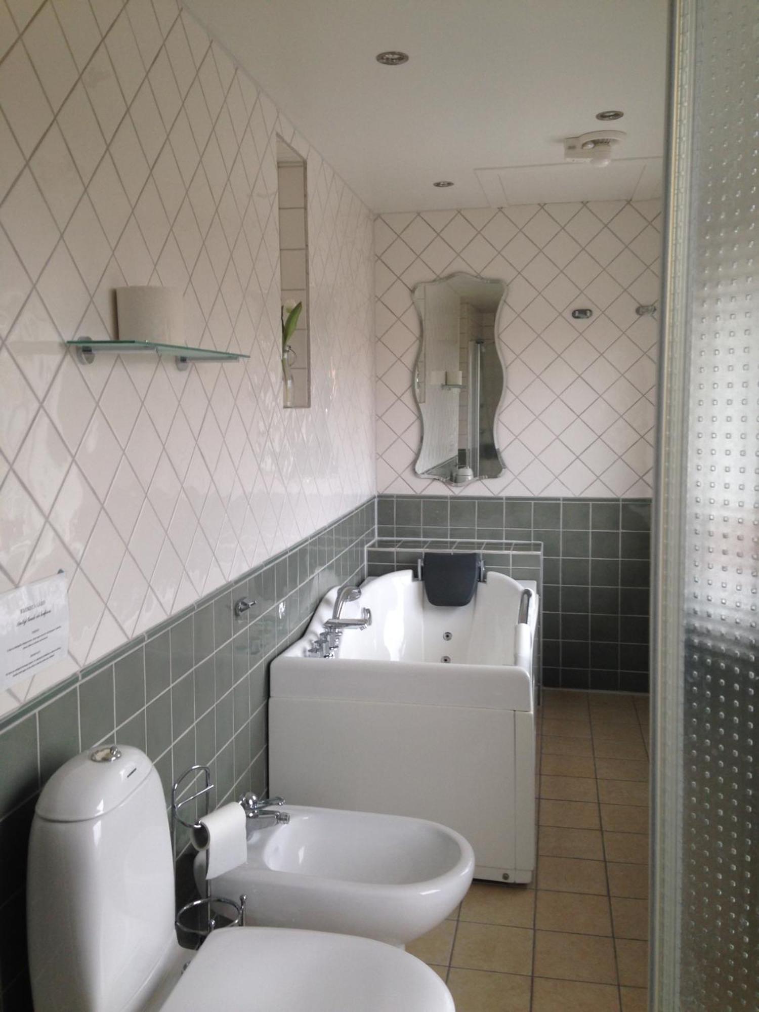 Kroksta Gard Bälinge Habitación foto